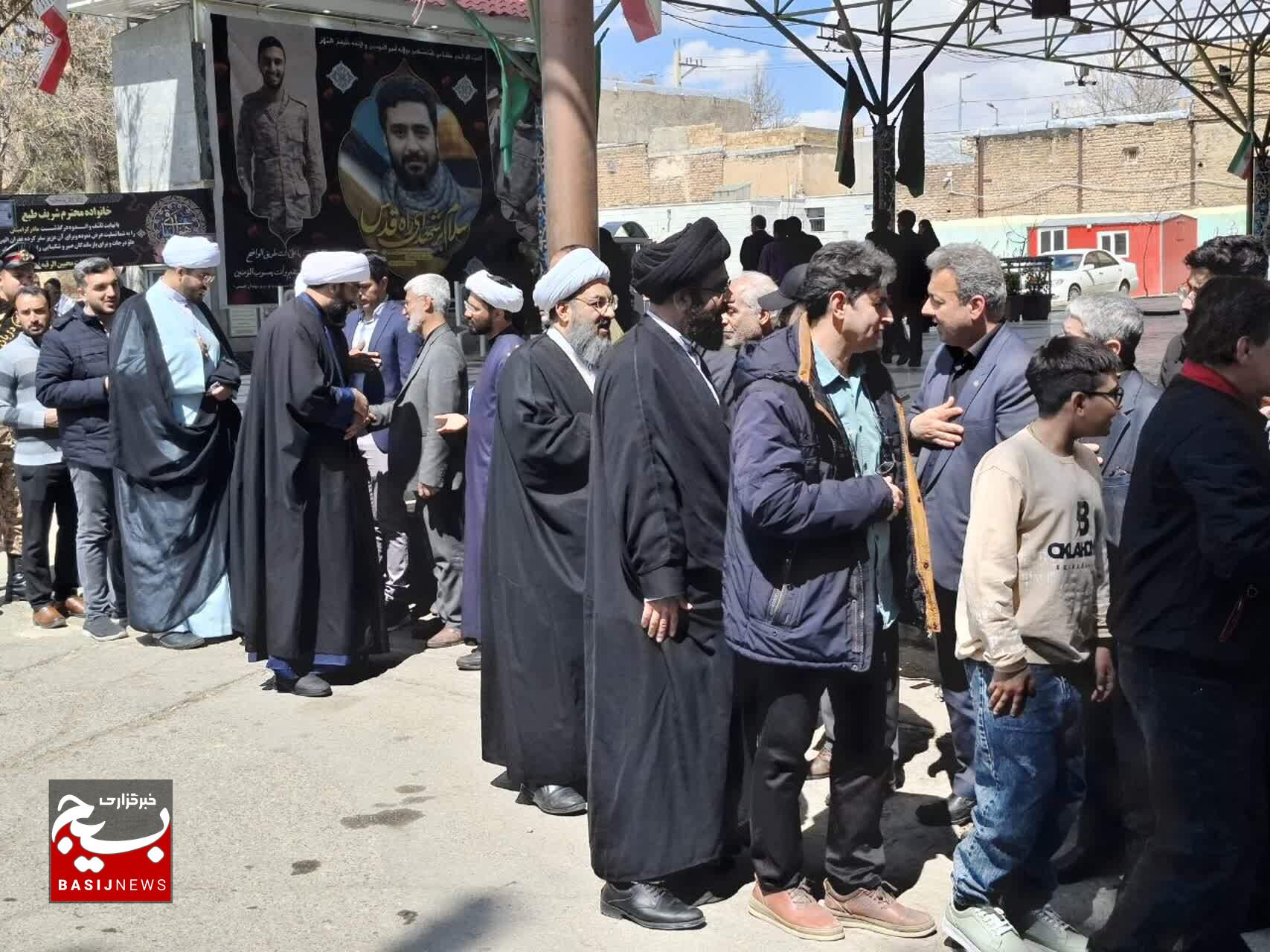 تشییع همسر اولین شهید روحانی دفاع مقدس در شهرستان بروجرد