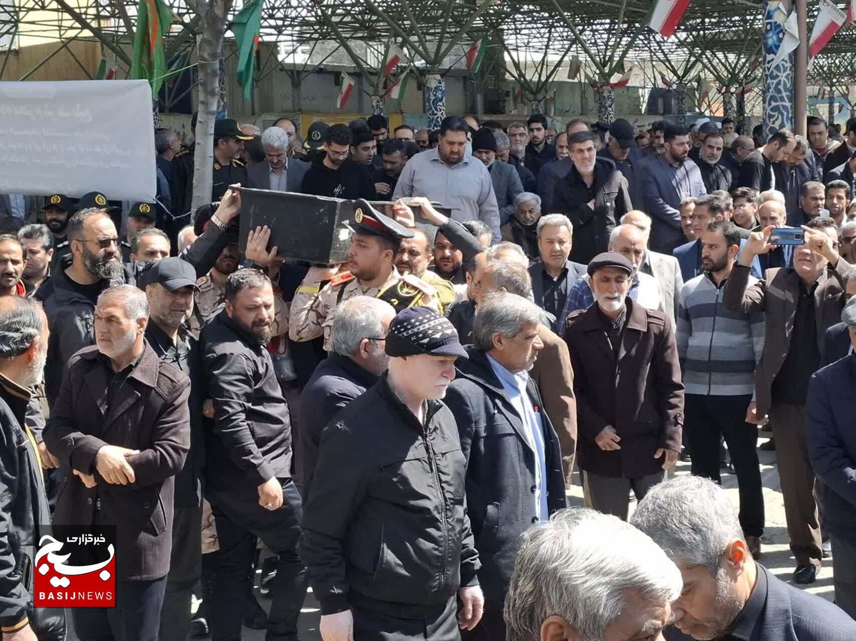 تشییع همسر اولین شهید روحانی دفاع مقدس در شهرستان بروجرد