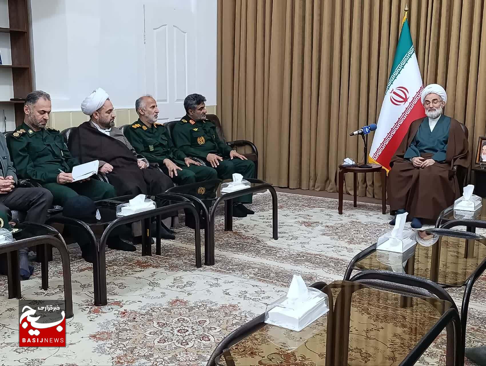 دولت  از ظرفیت‌های سپاه و بسیج برای  خدمت رسانی استفاده گند