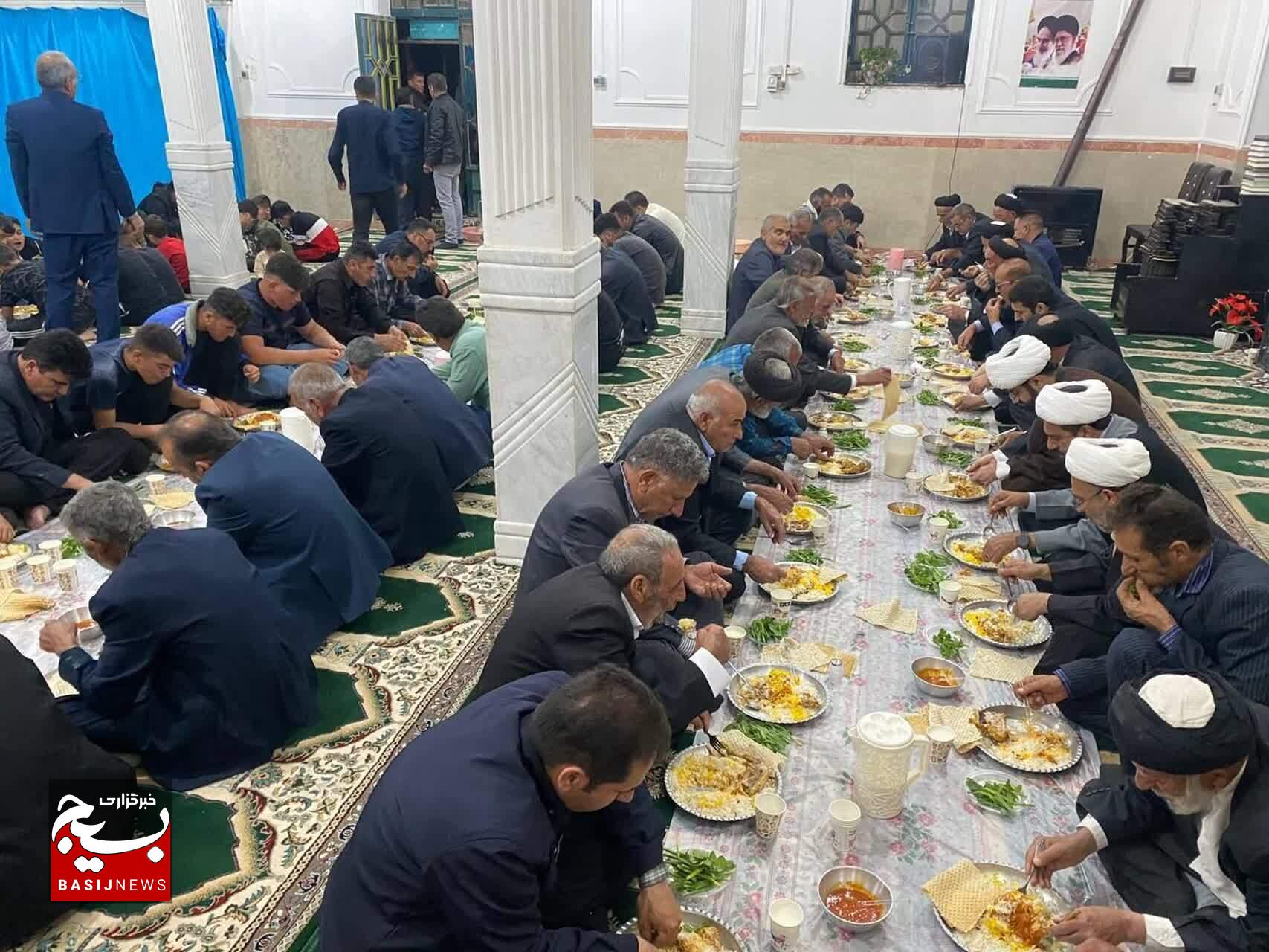 برگزاری مراسم ضیافت افطاری در مسجد موسی بن جعفر (ع) چم داود برگزاری مراسم ضیافت افطاری در مسجد موسی بن جعفر (ع) چم داود