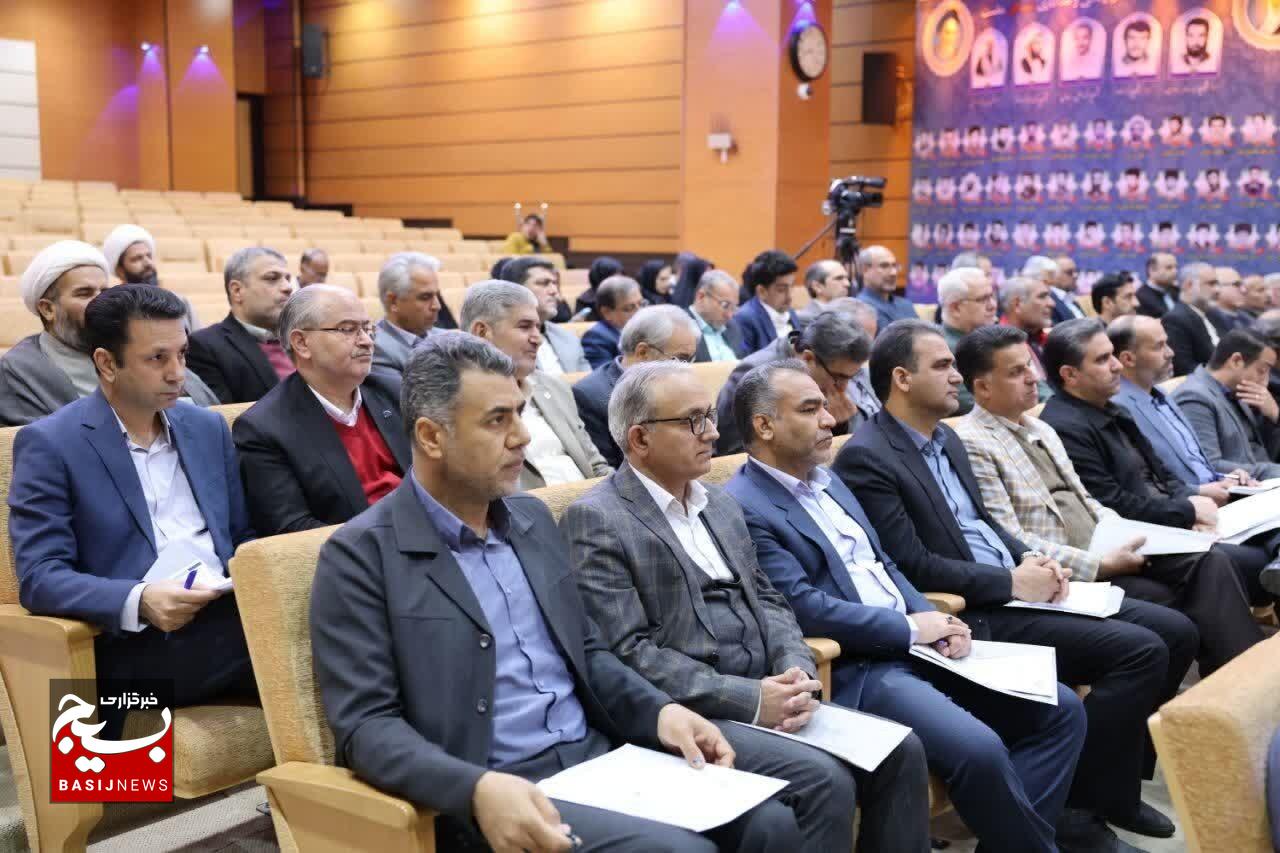 ارتقای دانش مدیران، فرمانداران و بخشداران از مهمترین برنامه‌های وزارت کشور است
