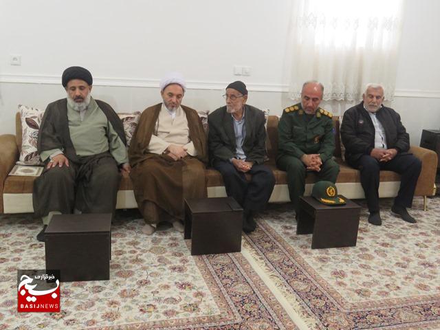 دیدار مسئولان نمایندگی ولی‌فقیه با خانواده روحانی فقید حجت‌الاسلام انصاری در دشتستان