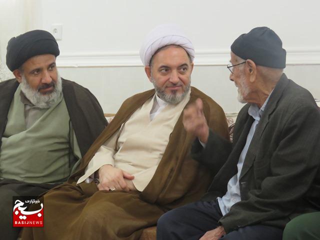 دیدار مسئولان نمایندگی ولی‌فقیه با خانواده روحانی فقید حجت‌الاسلام انصاری در دشتستان