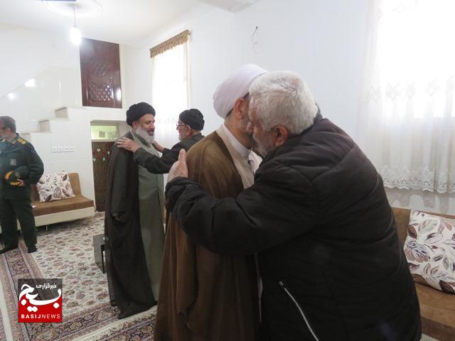 دیدار مسئولان نمایندگی ولی‌فقیه با خانواده روحانی فقید حجت‌الاسلام انصاری در دشتستان