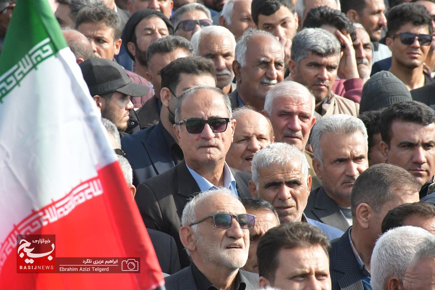 تشییع با شکوه 3 شهید مدافع امنیت در گچساران تشییع با شکوه 3 شهید مدافع امنیت در گچساران