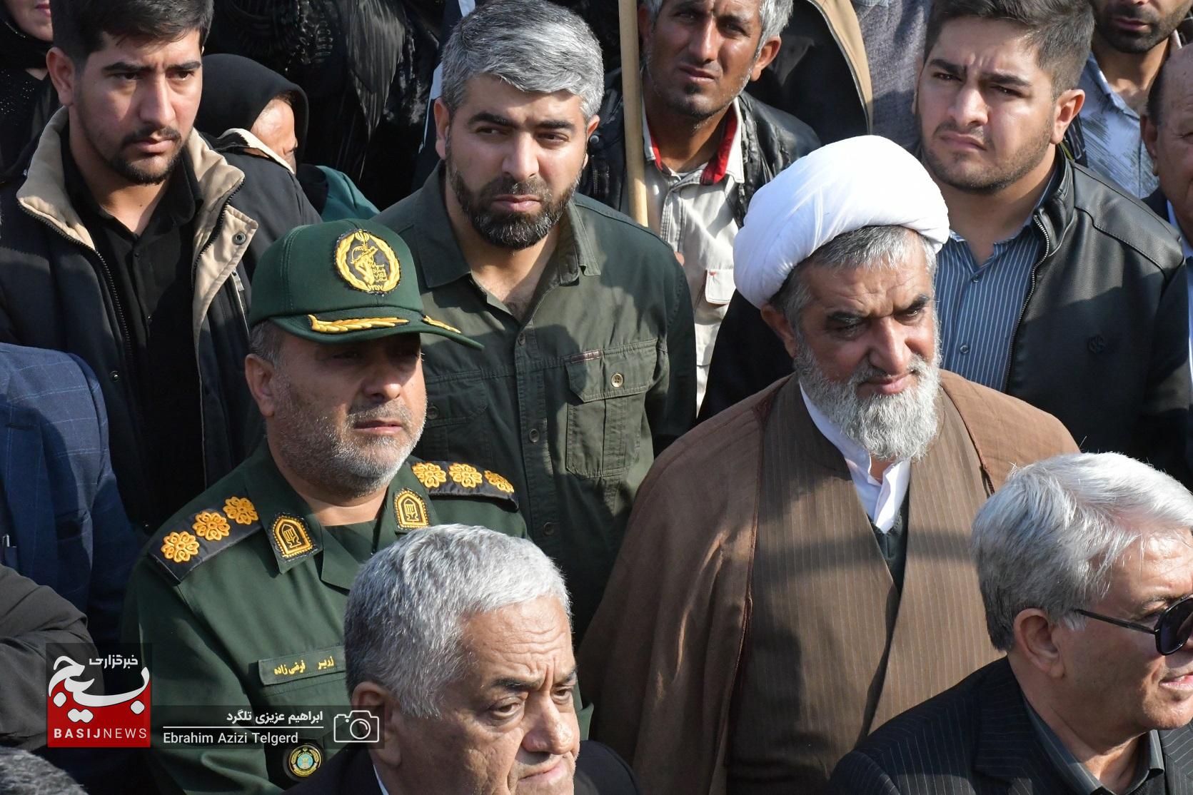 تشییع با شکوه 3 شهید مدافع امنیت در گچساران تشییع با شکوه 3 شهید مدافع امنیت در گچساران
