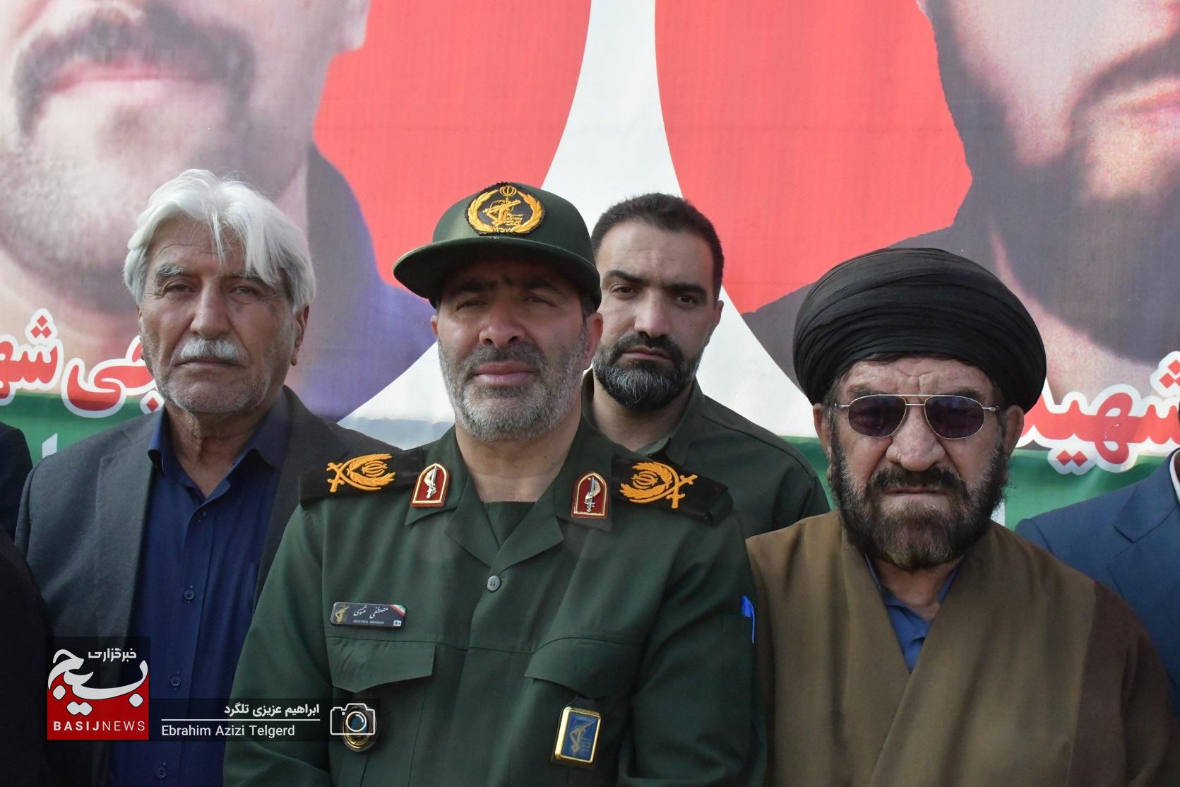 تشییع با شکوه 3 شهید مدافع امنیت در گچساران تشییع با شکوه 3 شهید مدافع امنیت در گچساران