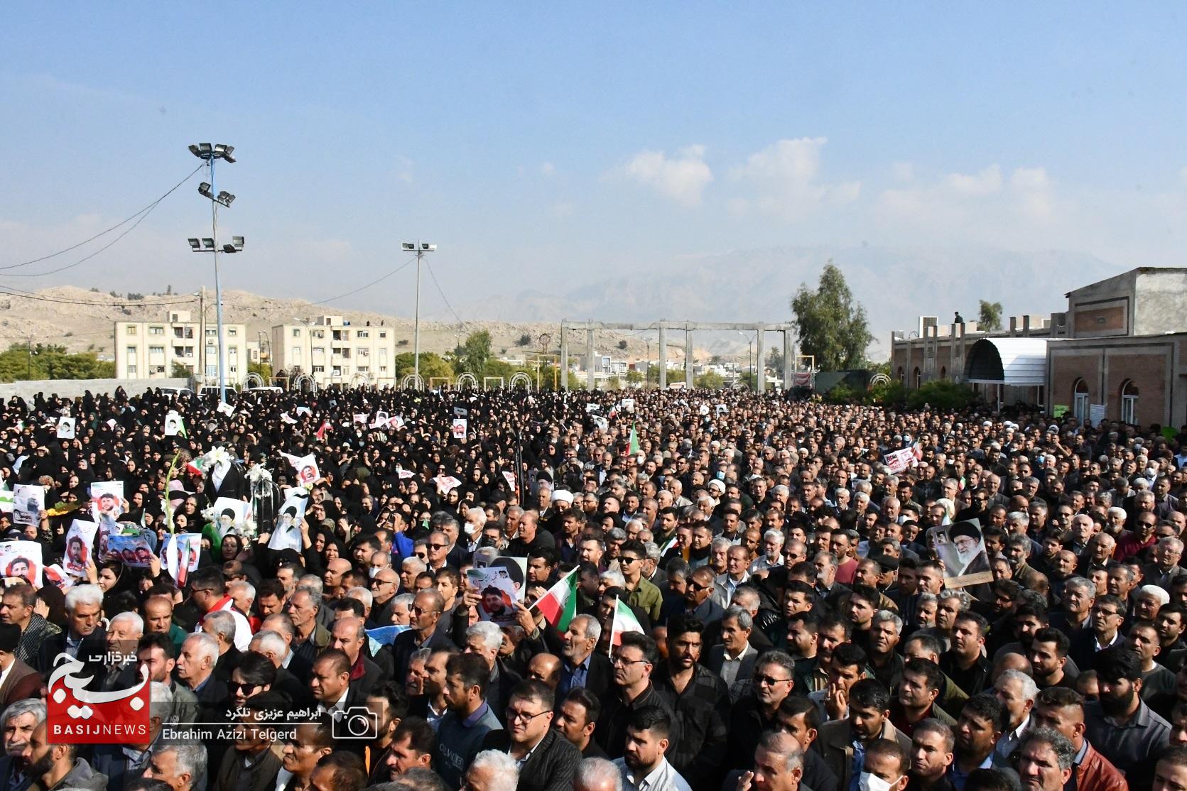 تشییع با شکوه 3 شهید مدافع امنیت در گچساران تشییع با شکوه 3 شهید مدافع امنیت در گچساران