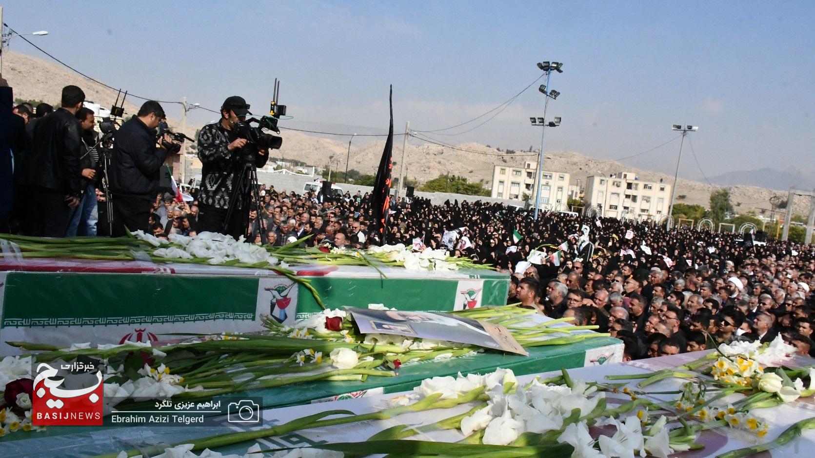 تشییع با شکوه 3 شهید مدافع امنیت در گچساران تشییع با شکوه 3 شهید مدافع امنیت در گچساران