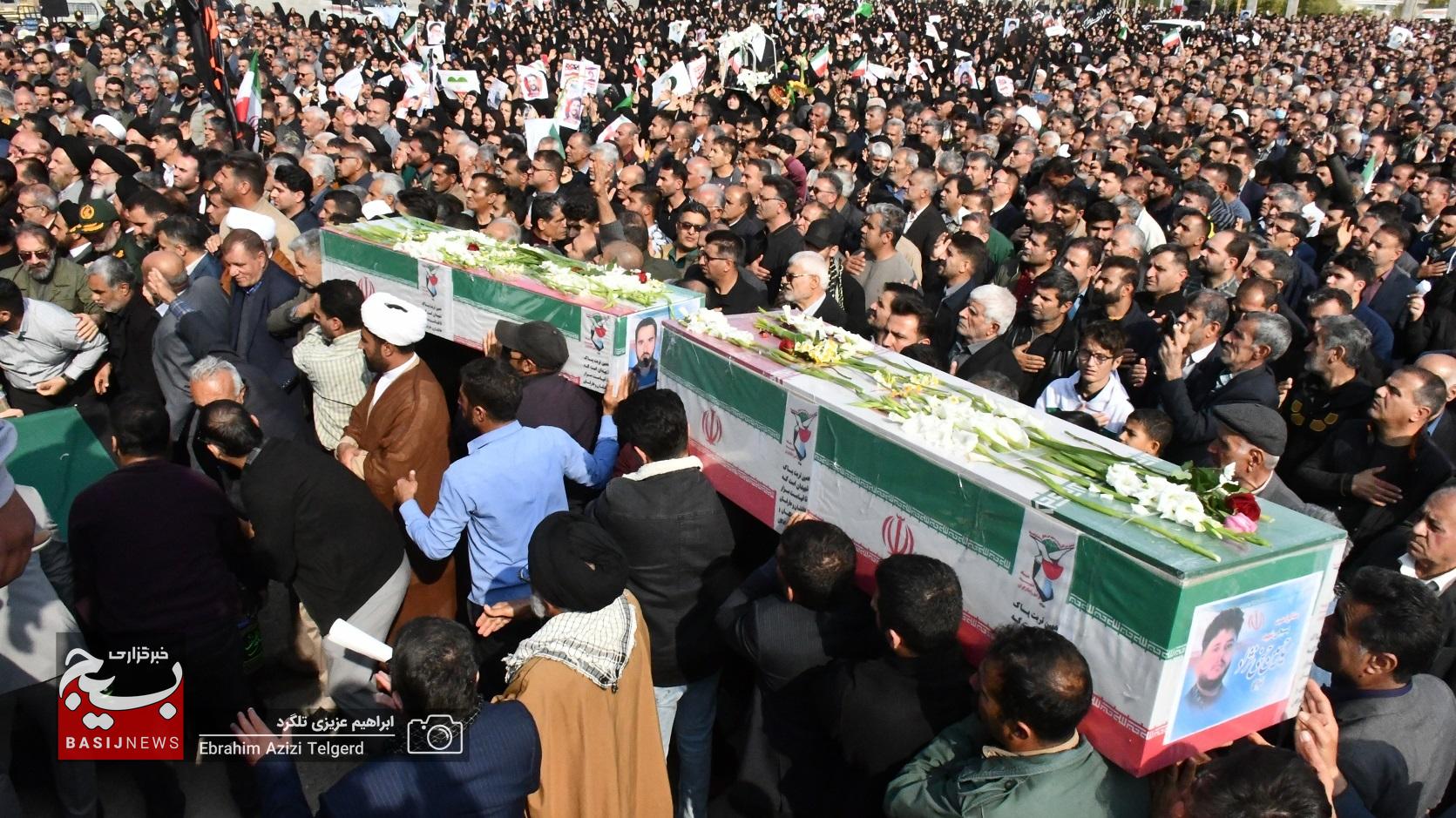 تشییع با شکوه 3 شهید مدافع امنیت در گچساران تشییع با شکوه 3 شهید مدافع امنیت در گچساران