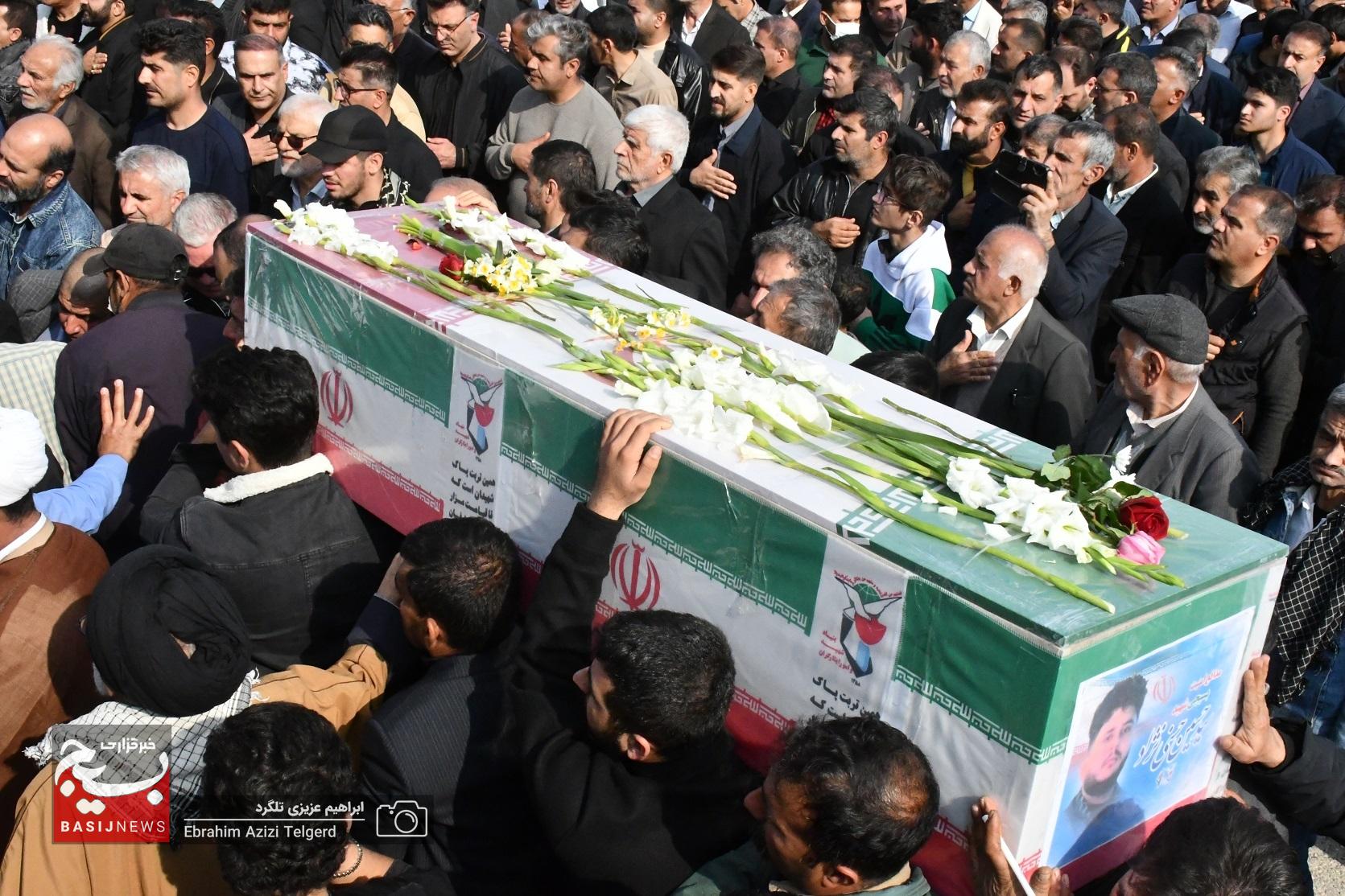 تشییع با شکوه 3 شهید مدافع امنیت در گچساران تشییع با شکوه 3 شهید مدافع امنیت در گچساران