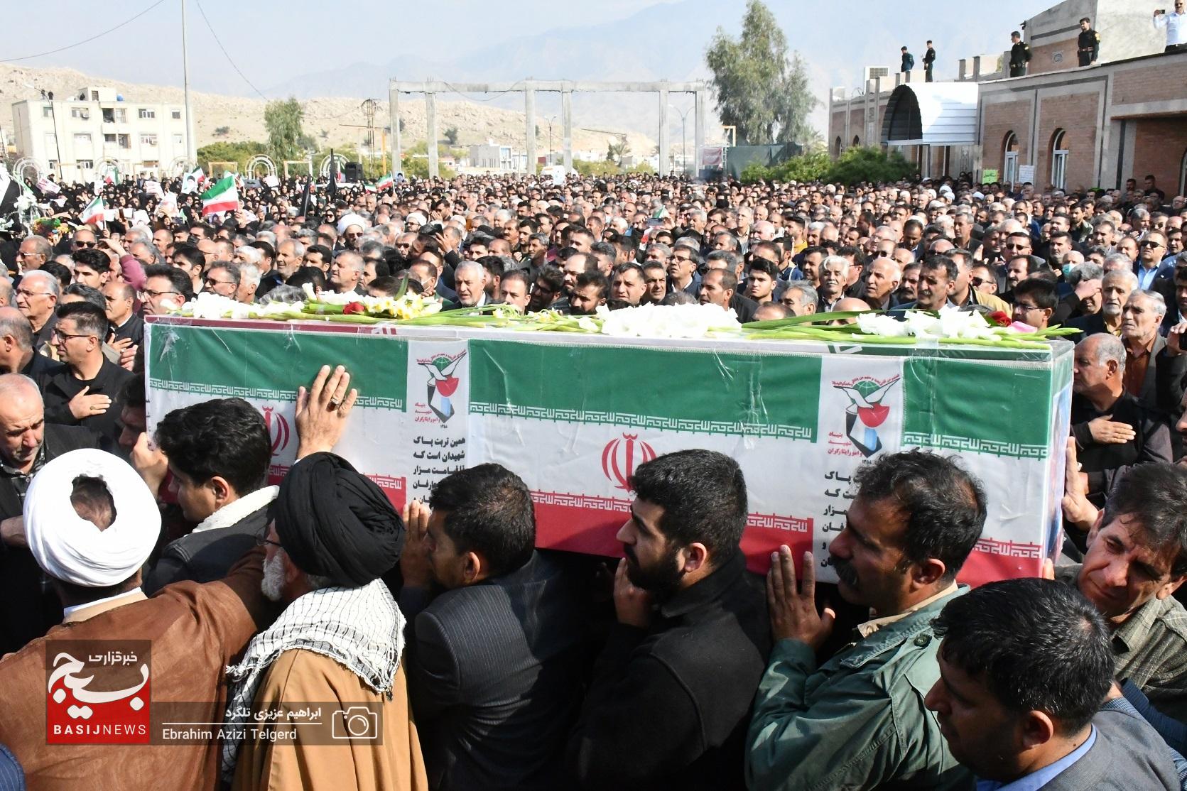 تشییع با شکوه 3 شهید مدافع امنیت در گچساران تشییع با شکوه 3 شهید مدافع امنیت در گچساران