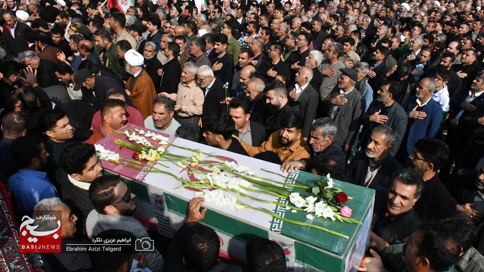 تشییع با شکوه 3 شهید مدافع امنیت در گچساران تشییع با شکوه 3 شهید مدافع امنیت در گچساران