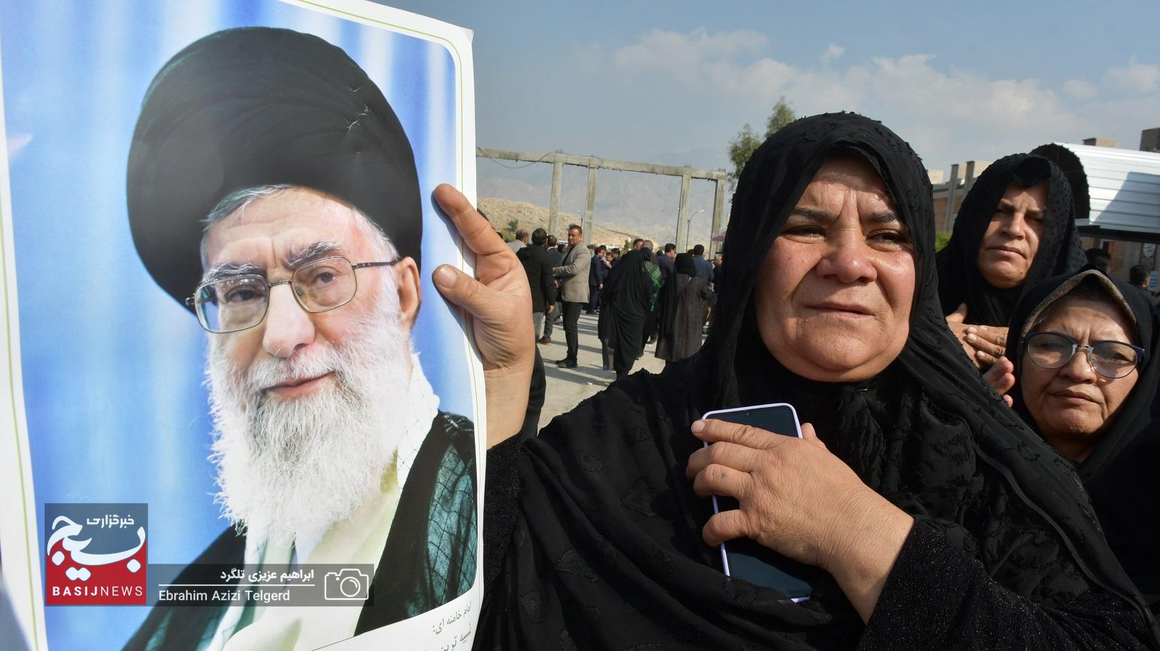 تشییع با شکوه 3 شهید مدافع امنیت در گچساران تشییع با شکوه 3 شهید مدافع امنیت در گچساران