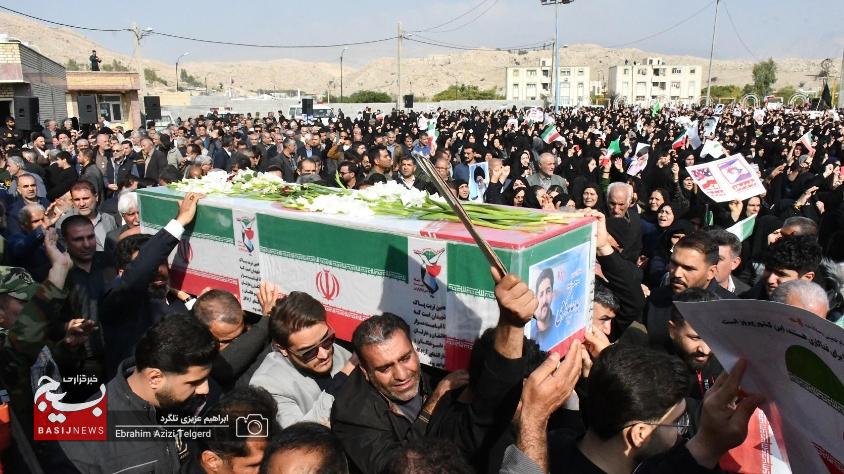 تشییع با شکوه 3 شهید مدافع امنیت در گچساران تشییع با شکوه 3 شهید مدافع امنیت در گچساران