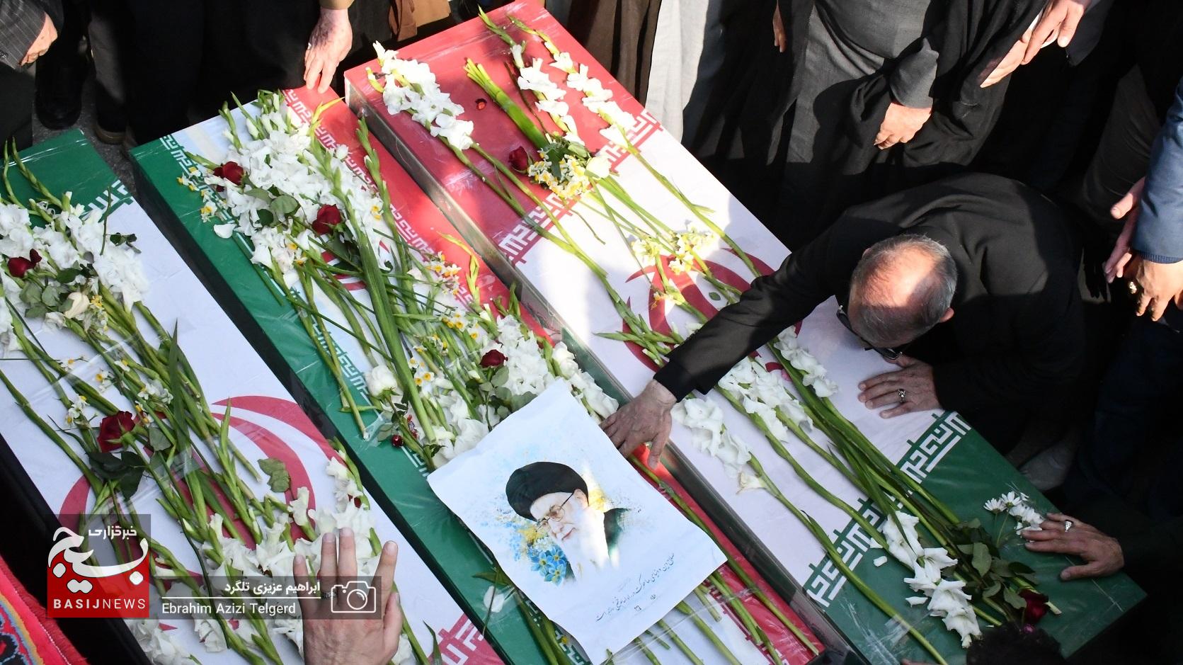 تشییع با شکوه 3 شهید مدافع امنیت در گچساران تشییع با شکوه 3 شهید مدافع امنیت در گچساران