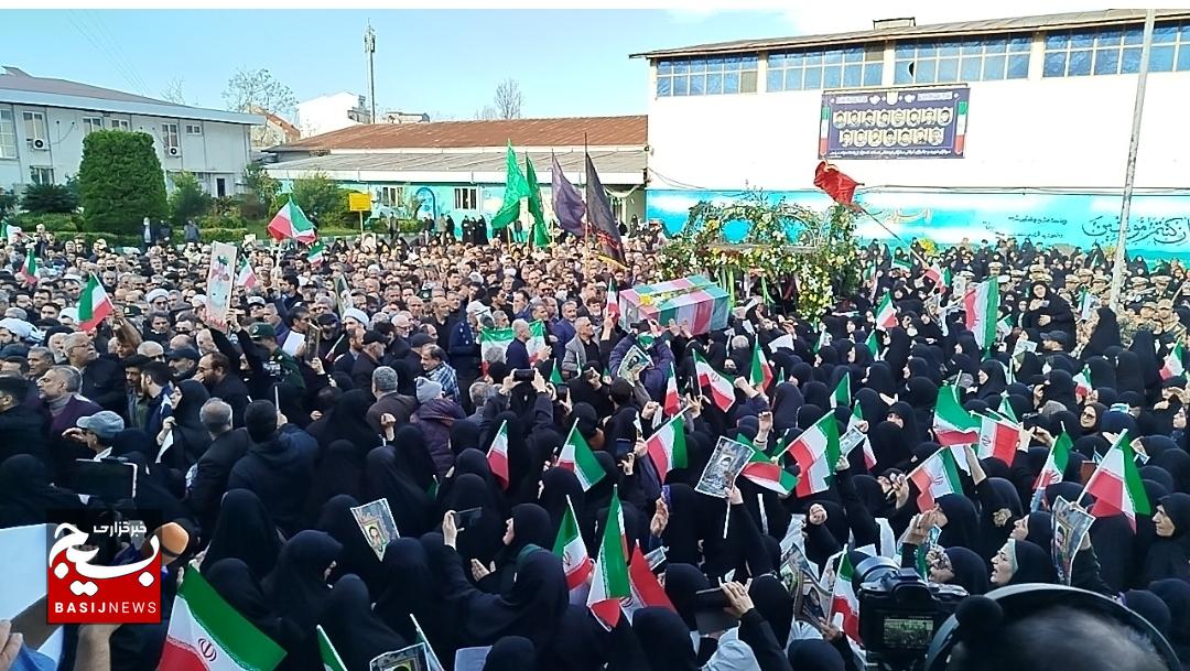 تشییع پیکر شهدای مطهر با دو عَلَم؛ قرآن و پرچم جمهوری اسلامی ایران