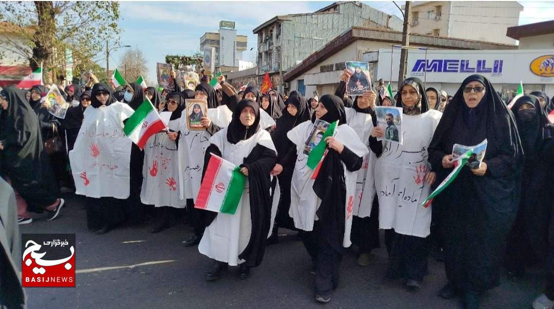 تشییع پیکر شهدای مطهر با دو عَلَم؛ قرآن و پرچم جمهوری اسلامی ایران