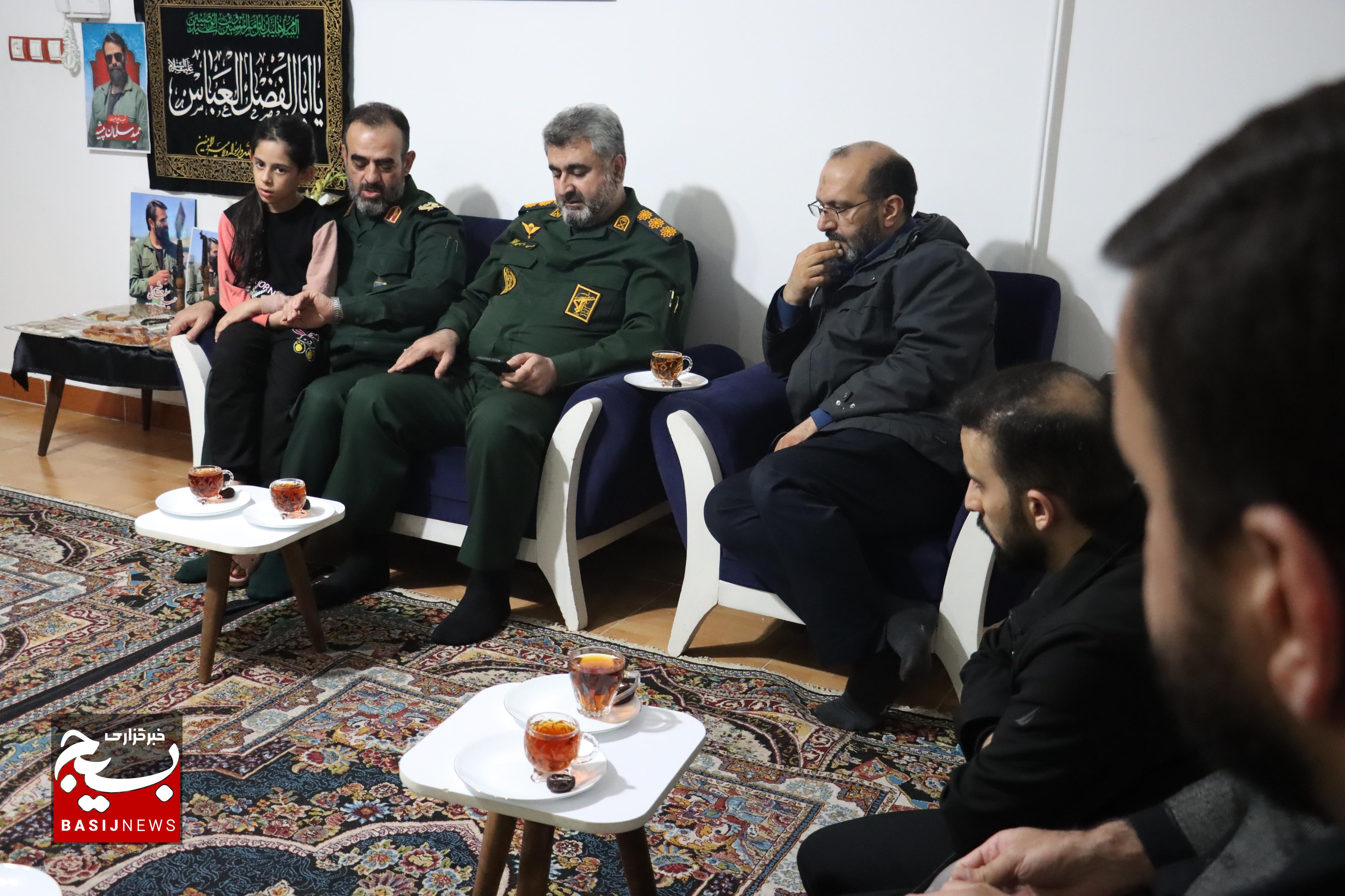 دیدار فرمانده سپاه قدس گیلان با خانواده شهدای حمله تروریستی در رشت