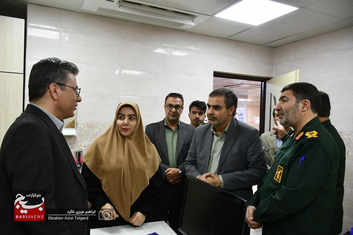 بازدید فرمانده سپاه فتح و رئیس دانشگاه علوم پزشکی از درمانگاه امام صادق (ص)