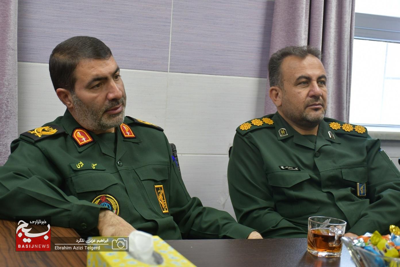 بازدید فرمانده سپاه فتح و رئیس دانشگاه علوم پزشکی از درمانگاه امام صادق (ص)