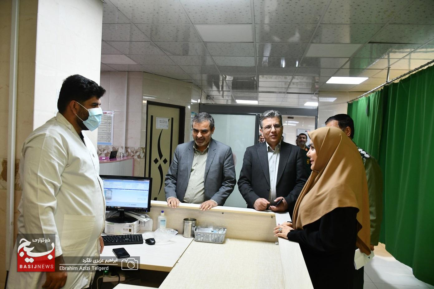 بازدید فرمانده سپاه فتح و رئیس دانشگاه علوم پزشکی از درمانگاه امام صادق (ص)