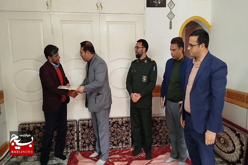 دیدار مسئول بسیج ادارات استان همدان با جانباز دفاع مقدس در فامنین