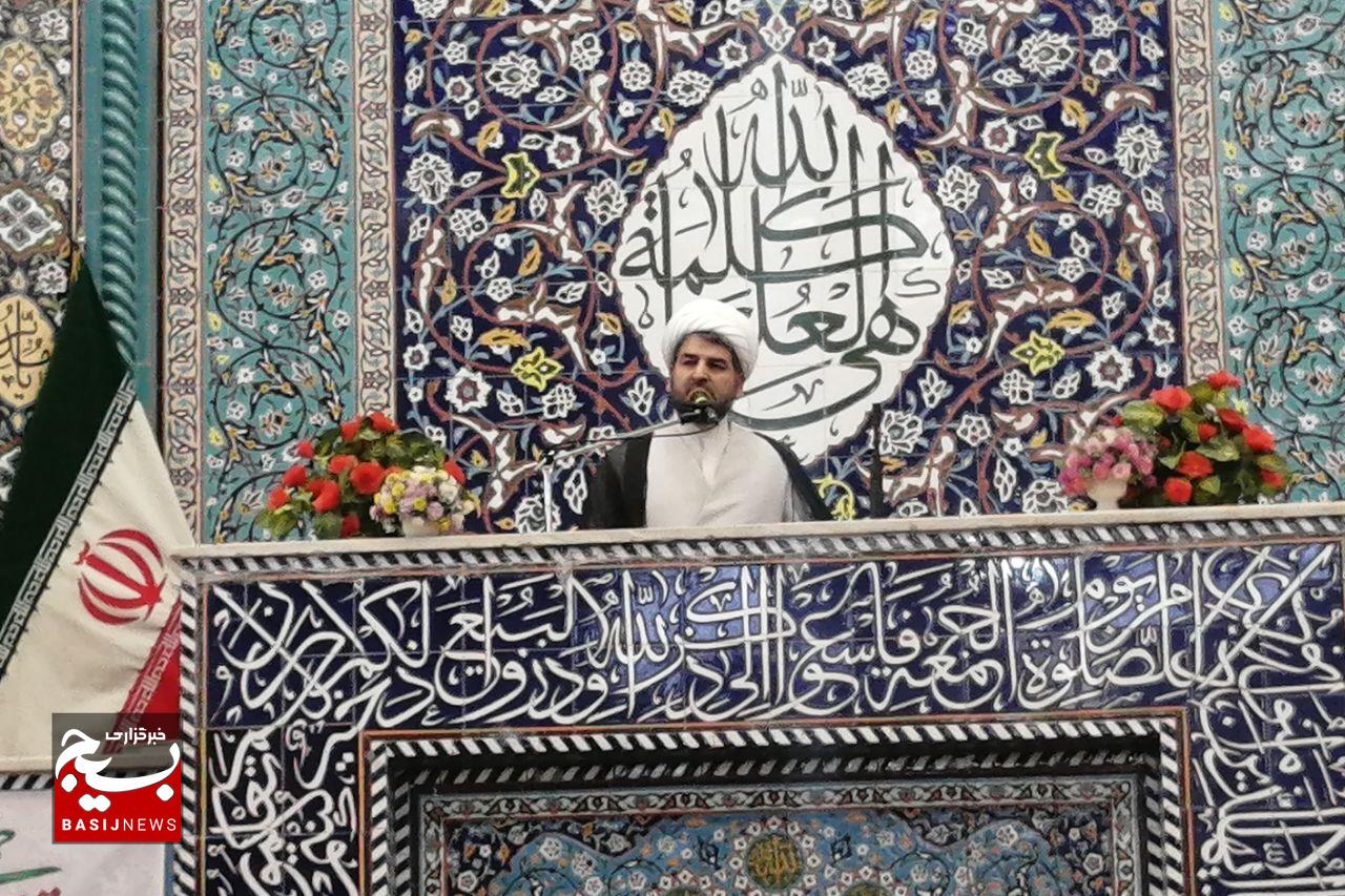 تأکید امام جمعه موقت گناباد بر شکرگزاری و ضرورت دشمنشناسی در خطبههای نماز جمعه
