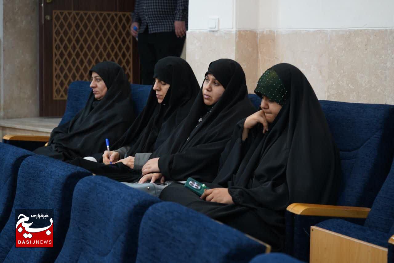 «تلفیق معنویت و سیاست» وجه مشترک میرزا کوچک جنگلی و سردار سلیمانی است