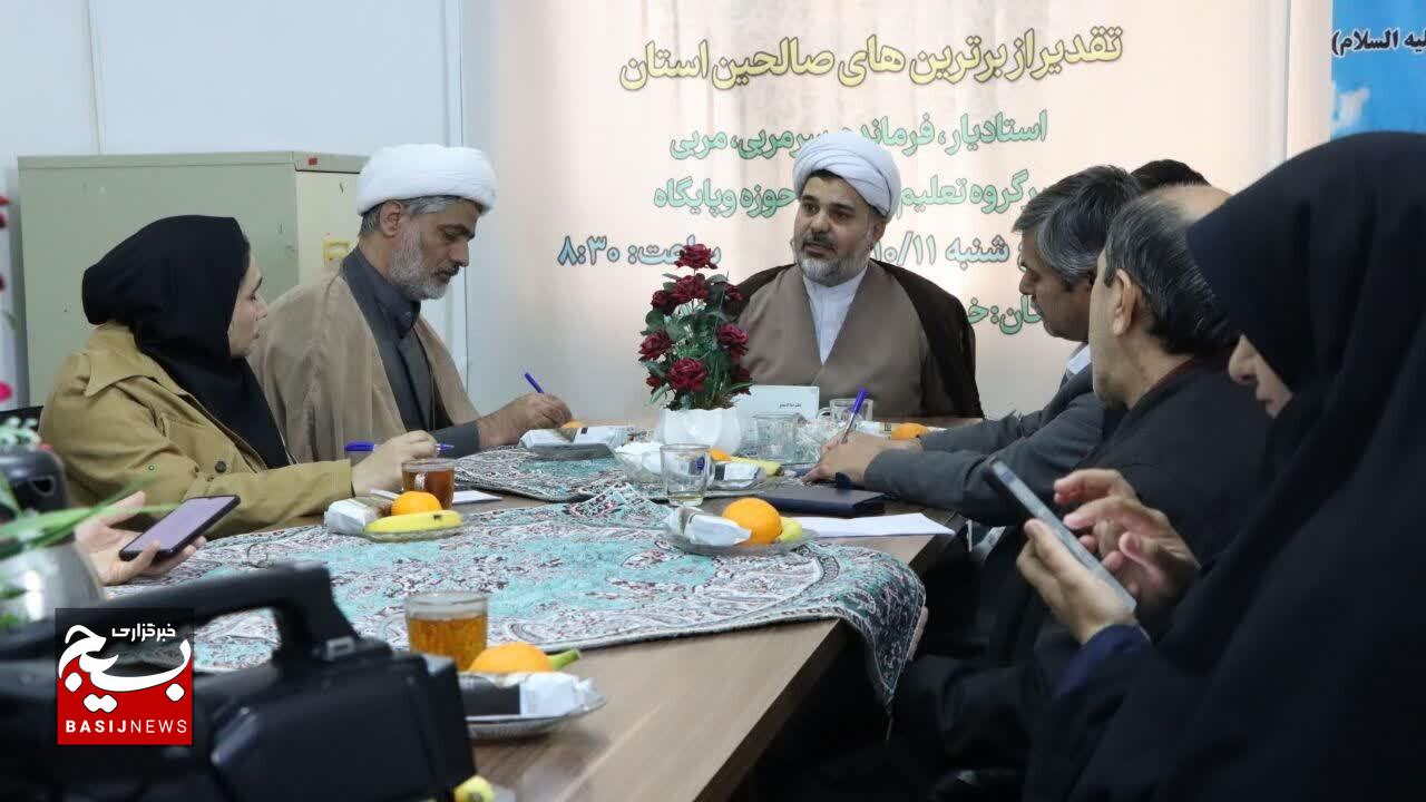 تجلیل از ۴۰ نفر از برترین‌هان خراسان جنوبی در جشنواره تربیتی صالحین