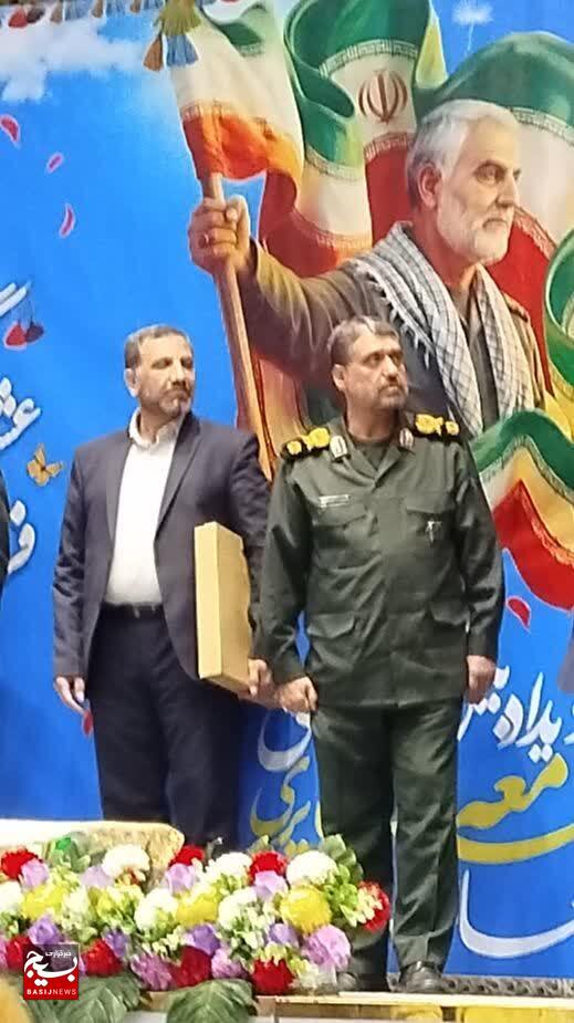 تجلیل از فرمانده سپاه ناحیه عشایری استان لرستان در رویداد بین‌المللی «اتحاد مقدس»