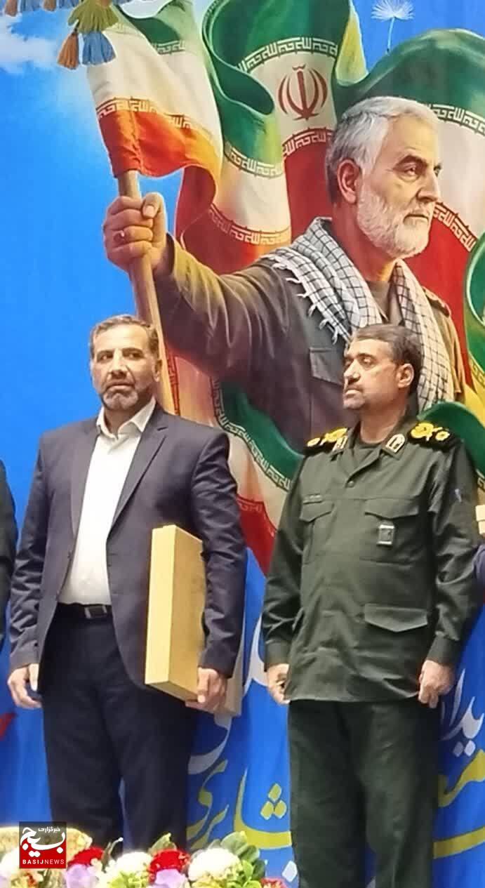 تجلیل از فرمانده سپاه ناحیه عشایری استان لرستان در رویداد بین‌المللی «اتحاد مقدس»