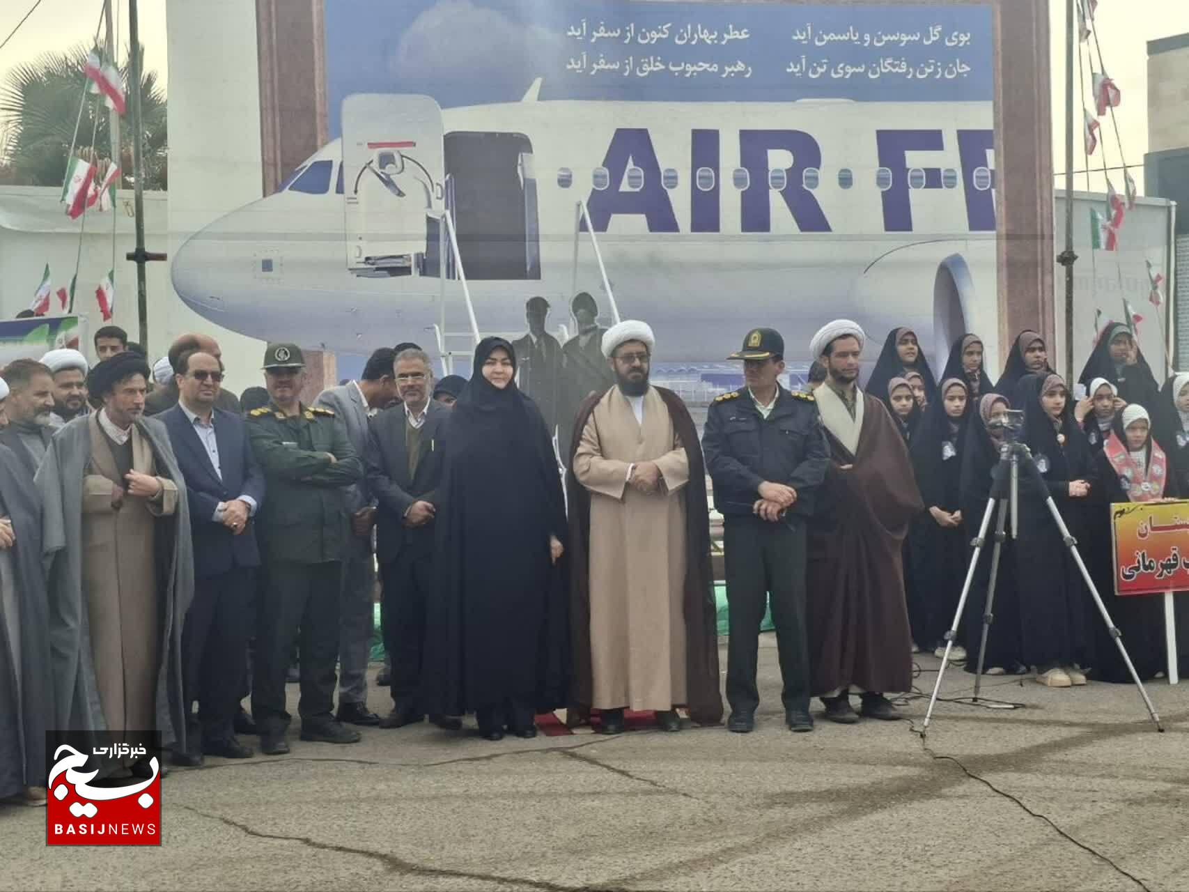 تمثال امام خمینی (ره) در مه‌ولات گلباران شد