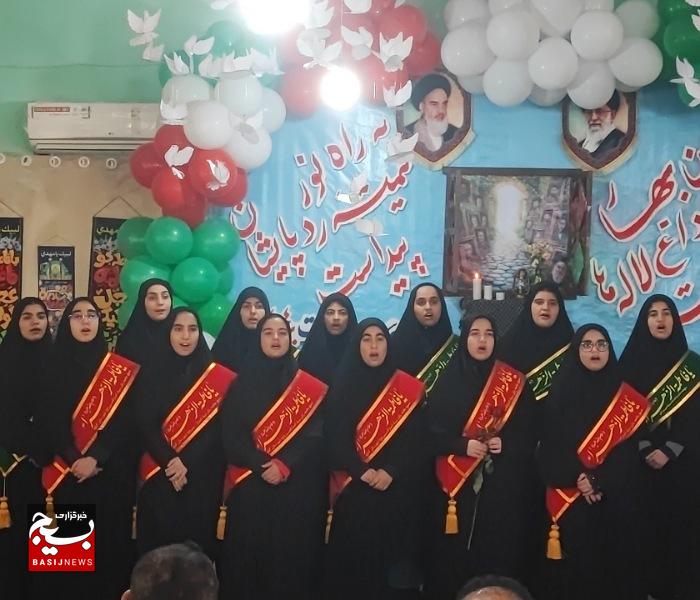 با حضور مسئولان آیین باشکوه زنگ انقلاب در مدارس گناوه اجرا شد با حضور مسئولان آیین باشکوه زنگ انقلاب در مدارس گناوه اجرا شد