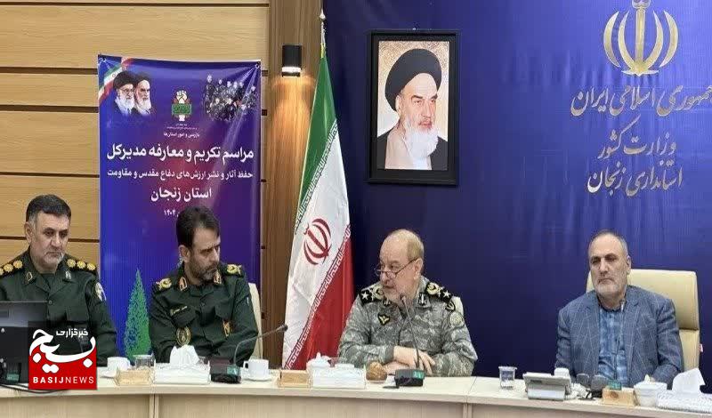 دشمنان با عملیات رسانه‌ای و فرهنگی، ذهن جوانان ایرانی را هدف گرفته‌اند 