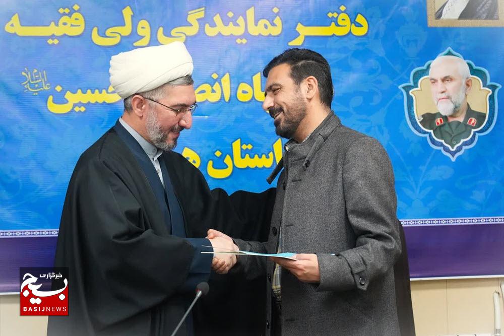 شعر شاعران سلاح و نوای آنان مرهم است