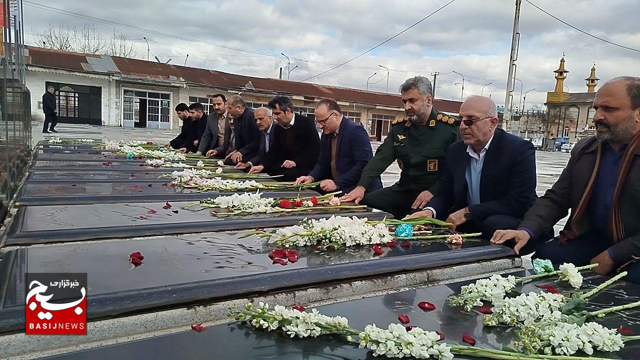 مزارشهدای انقلاب اسلامی در رشت  گلباران شد