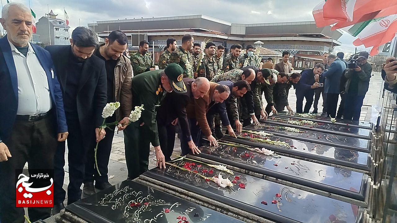 مزارشهدای انقلاب اسلامی در رشت  گلباران شد