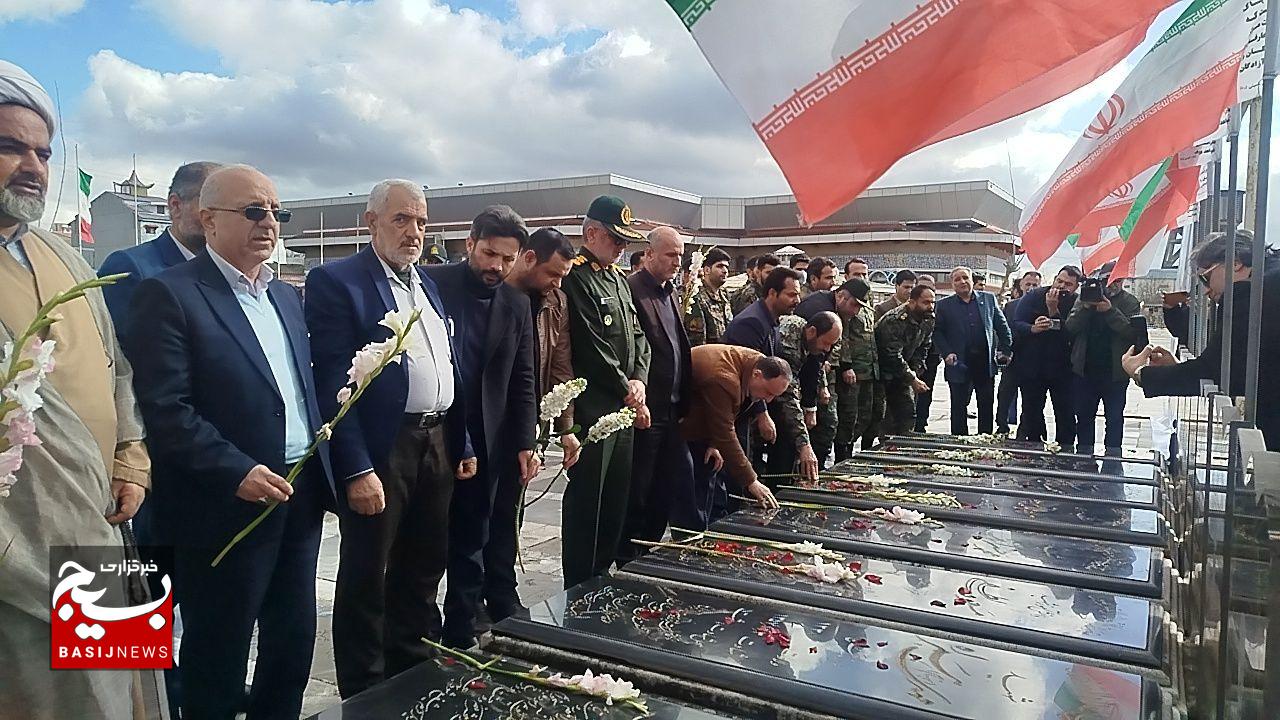 مزارشهدای انقلاب اسلامی در رشت  گلباران شد