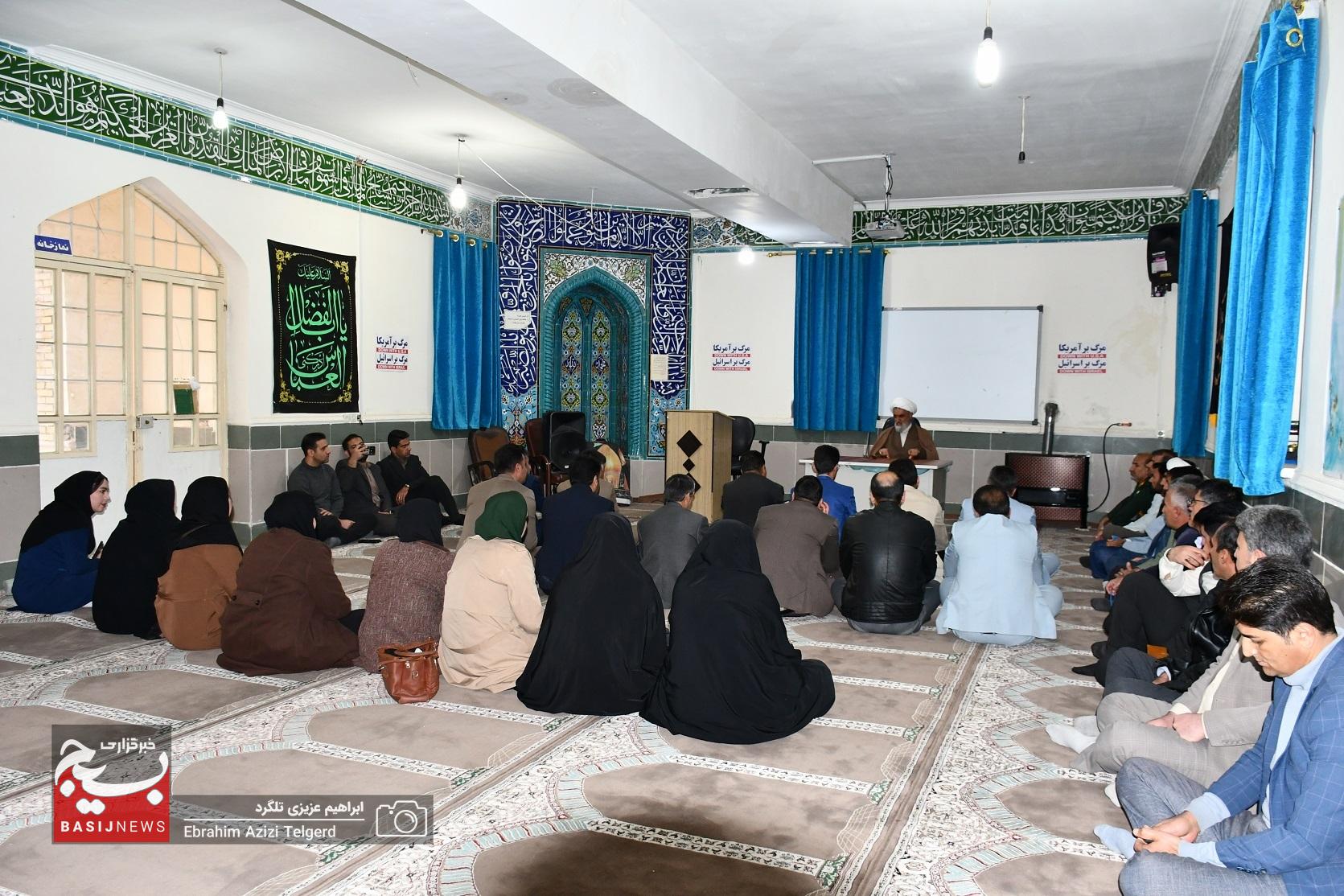 فرهنگیان باید پل ارتباطی بین جامعه عشایری و مسئولان باشند فرهنگیان باید پل ارتباطی بین جامعه عشایری و مسئولان باشند