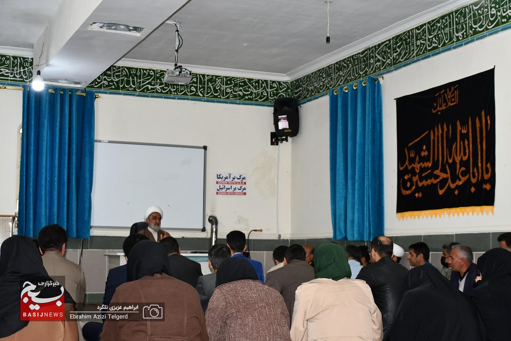 فرهنگیان باید پل ارتباطی بین جامعه عشایری و مسئولان باشند فرهنگیان باید پل ارتباطی بین جامعه عشایری و مسئولان باشند