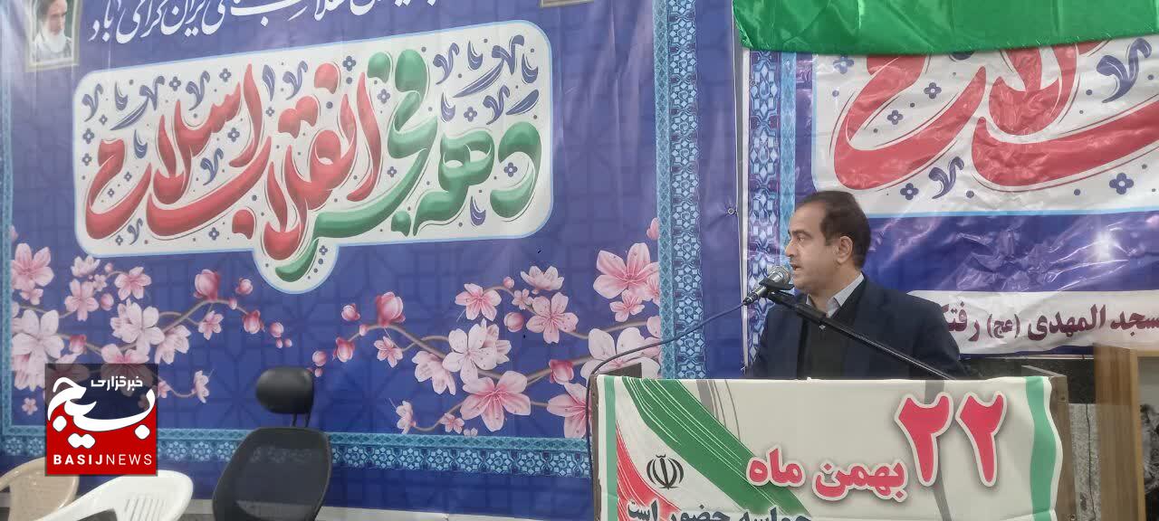 انقلاب اسلامی یک بیداری اسلامی و بازگشت به خویشتن‌باوری است