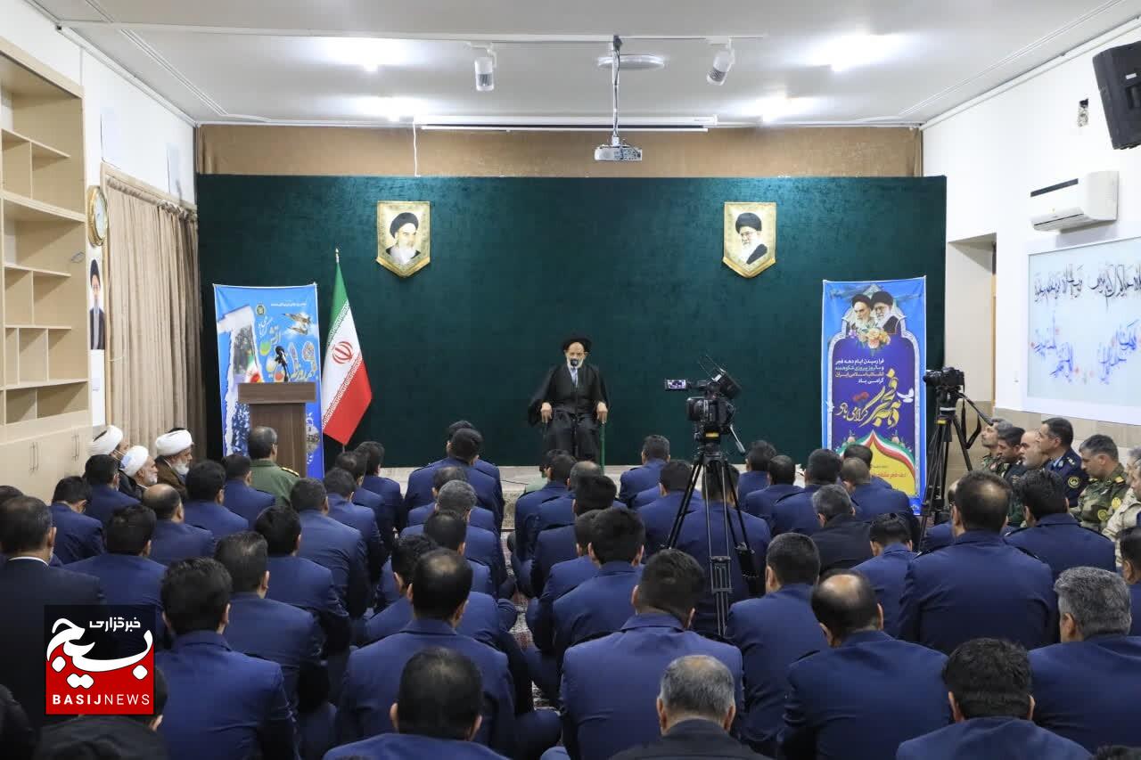 نیروی هوایی در حرکت‌های انقلابی و دفاع از کشور پیشگام است