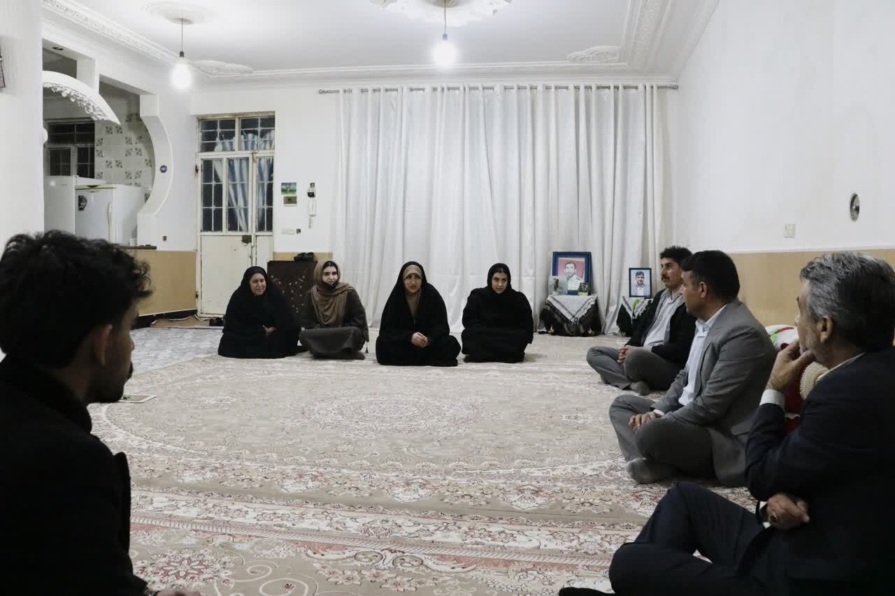 تجلیل حقوقدانان کهگیلویه و بویراحمد از خانواده‌های شهدا و جانبازان