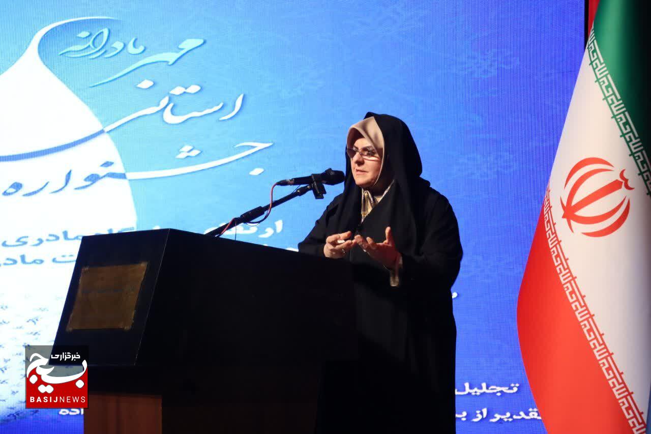 غرب با تحقیر مادری، زنان را از نقش واقعی‌شان دور می‌کند