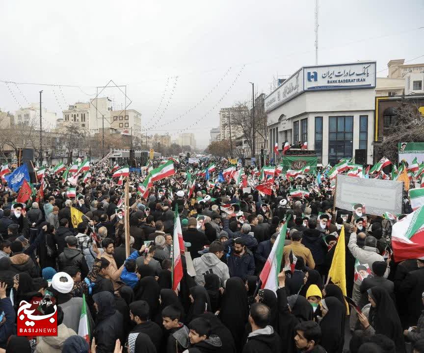 مشهد دوباره انقلاب کرد