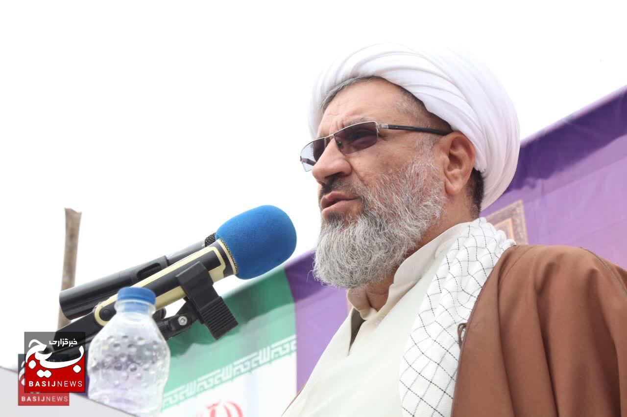 مردم آبیک پای انقلاب و رهبر عزیزشان ایستاده‌اند 