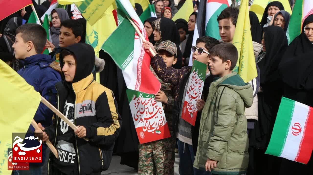مردم آبیک پای انقلاب و رهبر عزیزشان ایستاده‌اند 