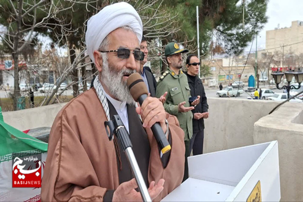 ملت ایران در لحظه‌های سرنوشت‌ساز، انقلاب را تنها نمی‌گذارد