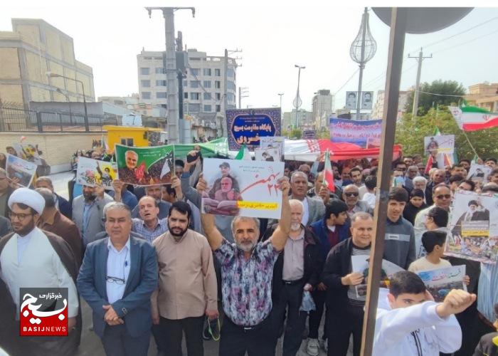 جشن پیروزی انقلاب در گناوه با راهپیمایی باشکوه مردم برگزار شد